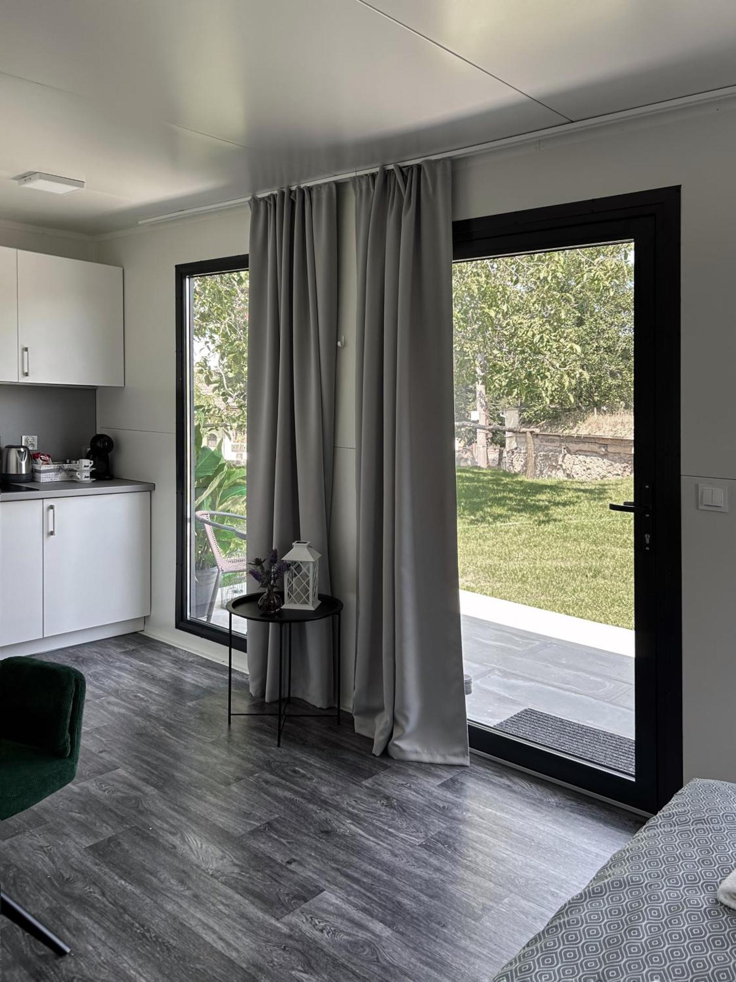 KobylíTiny House Mezi Sklepyアパートメント エクステリア 写真